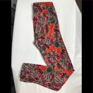 Lularoe 🦄 Candy Wrapper Print Leggings